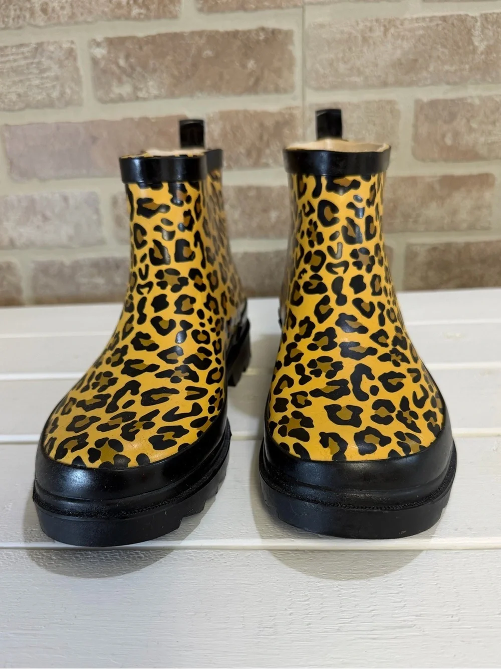 Via Rosa Leopard Print Waterproof Rain Boots Womens Sz 6 Chelsea Ankle Lug Boots